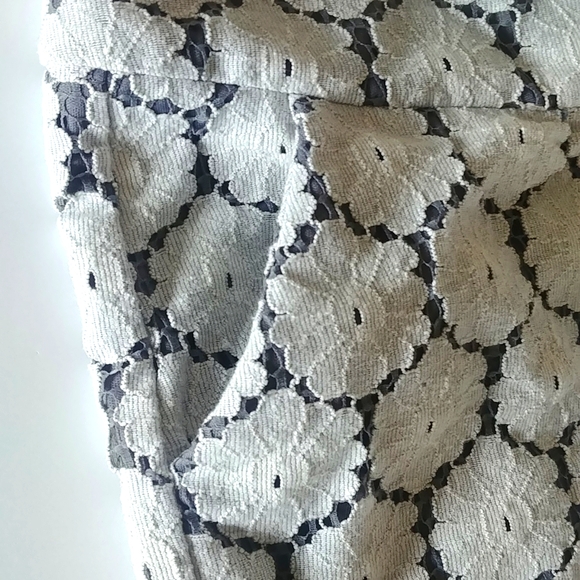 Maurices Ladies Floral Lace Short Shorts - Picture 9 of 10